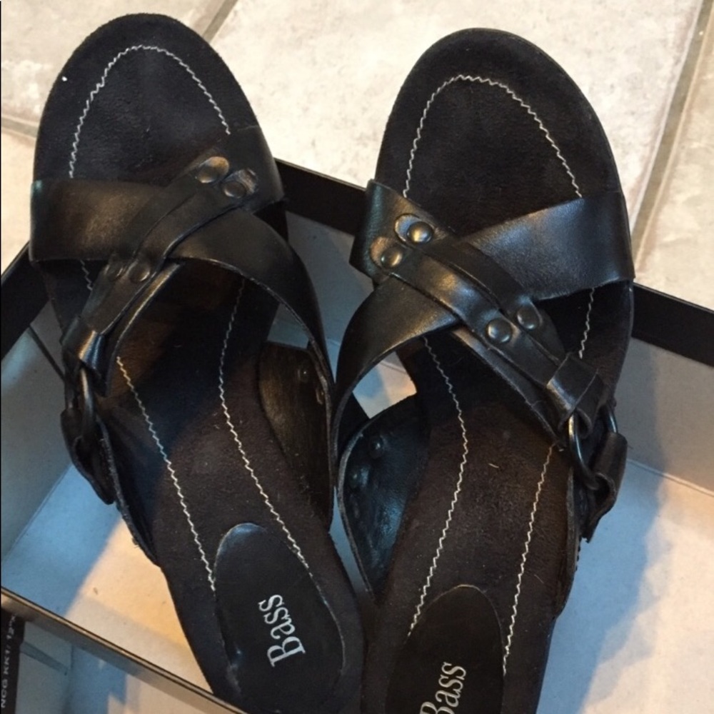 Bass black leather sandals
